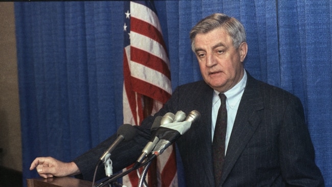 Ông Walter Mondale năm 1989.