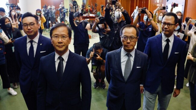 香港四位民主派议员被取消议员资格后见记者（路透社2020年11月11日）