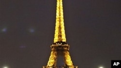 A ribbon which banned access to the Eiffel Tower is seen, in Paris, 28 Sep 2010