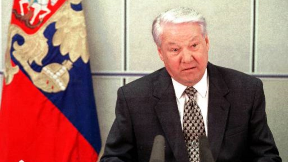 Памятник Ельцину осквернен в Екатеринбурге