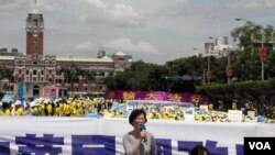 台灣法輪功在總統府前集會要求救援鍾鼎邦 