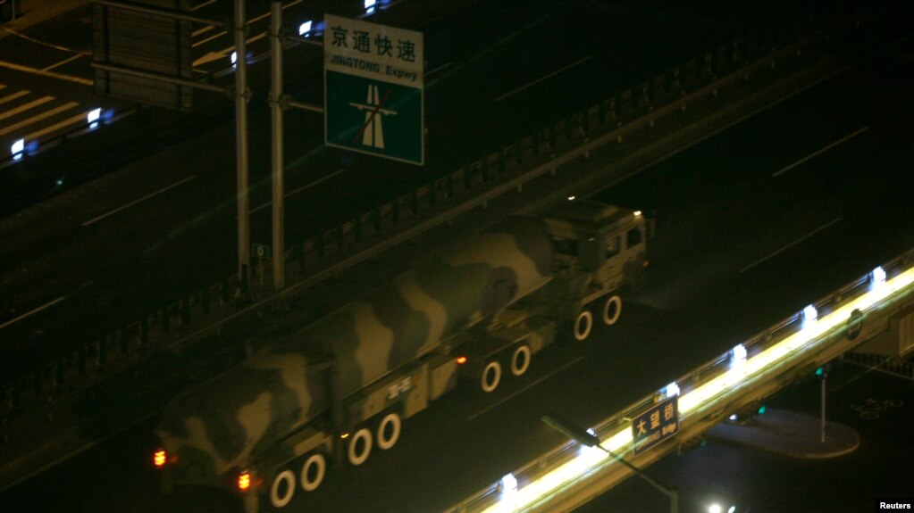 �й�����һ��װ�ض���Զ��ս�Ե����ĳ���2009��9��18���ٳ�ʻ���찲�Ź㳡���μӽ���60������ı�Ԥ�ݡ�