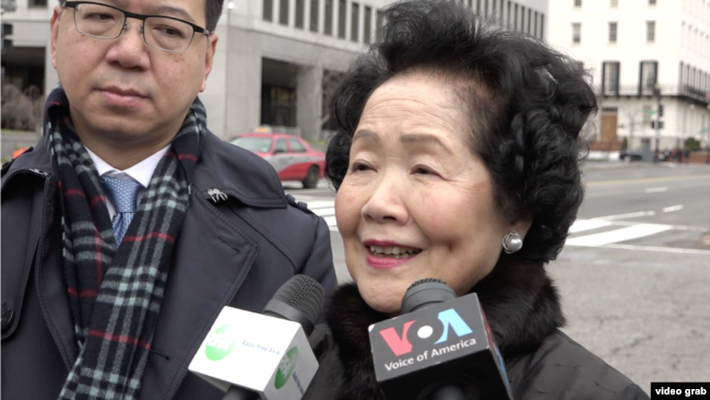 香港前政务司司长陈方安生(右)、现任香港立法会议员莫乃光接受美国之音记者采访