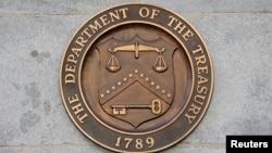 نشان وزارت خزانه داری آمریکا روی ساختمان مقر این وزارتخانه در واشنگتن - آرشیو