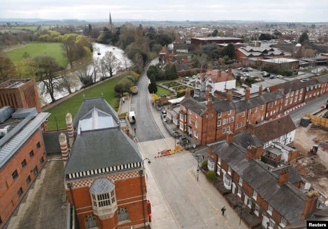 Pemandangan di sekitar Royal Shakespeare Company di Stratford-upon-Avon, Inggris, 22 Maret 2019. (REUTERS / Peter Nicholls)