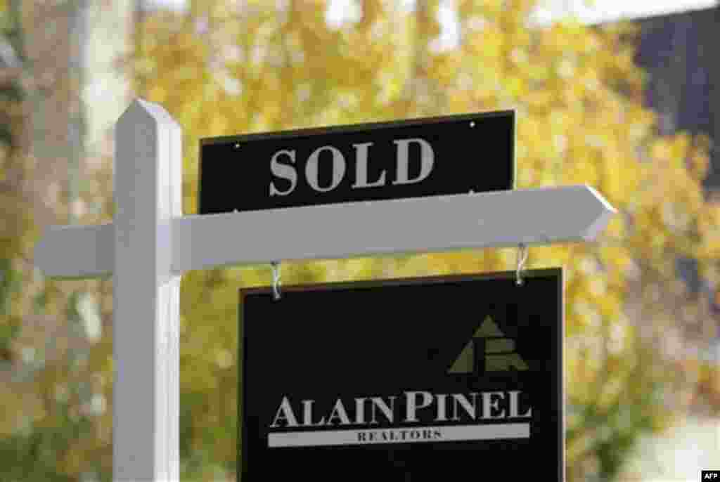 A home that was sold is shown in Palo Alto, Calif., Thursday, Dec. 2, 2010. The number of people who signed contracts to buy homes jumped in October 2010, marking the third gain since contract signings hit a decade low. (AP Photo/Paul Sakuma)