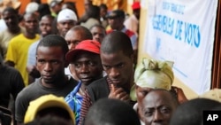 Assembleia de voto em Luanda