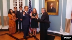 Novi američki ambasador u Srbiji Entoni Godfri polaže zakletvu u Stejt departmentu (Izvor: Ambasada SAD u Srbiji)
