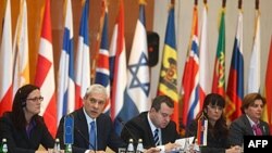 Predsednik Srbije Boris Tadić u okviru dvodnevne ministarske konferencije "Izazovi i dostignuća regionalne i transnacionalne saradnje za efikasnu borbu protiv organizovanog kriminala" koja je pocela danas u Palati Srbija u Beogradu, komentarisao krizu na 