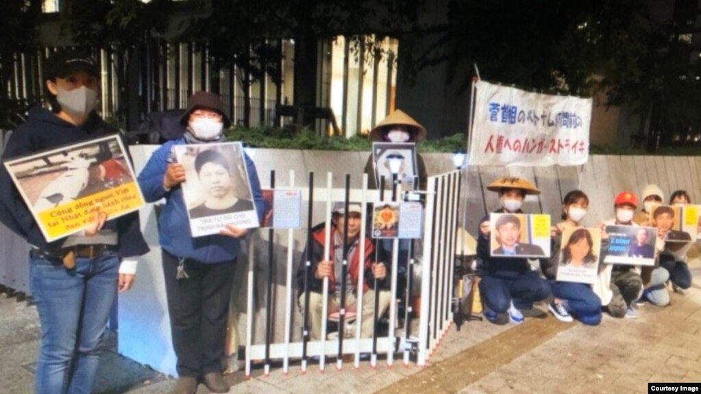 Tuyệt thực vì Nhân quyền Việt Nam tại Nhật tối ngày 16/10/2020. Nhiều tổ chức người Việt kêu gọi LHQ không chấp nhận Việt Nam vào Hội đồng Nhân quyền khóa tới. (Photo Hoàng Dung)