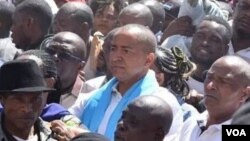 Moïse Katumbi arrive au Parquet au milieu d'une foule, à Lubumbashi, 11 mai 2016