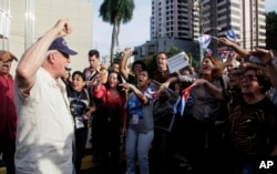 A man shouts slogans against Cuban pro-government supporters outside the Vasco Nunes De Balboa Convention Center in Panama City, April 8, 2015.