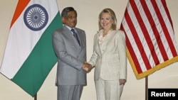 US Secretary of State Hillary Clinton shakes hands with India's Foreign Minister Somanahalli Mallaiah Krishna (L) before their meeting in New Delhi, May 8, 2012.