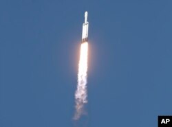 Un cohete SpaceX Falcon Heavy fue lanzado desde el Centro Espacial Kennedy en Cabo Cañaveral, Florida, el 11 de abril de 2019.