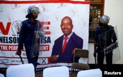 Riot police arrive at a press conference due to be addressed by opposition Movement for Democratic Change (MDC) leader Nelson Chamisa, ordering journalist out of the venue in Harare, Zimbabwe, Aug. 3, 2018.