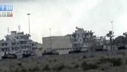 در این تصویر تانک های ارتش سوریه را در نزدیگی «لاذقیه» مشاهده می کنید. ۱۳ اوت ۲۰۱۱