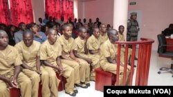 Des opposants comparaissent lors d’un procès à la Cour provinciale de Huambo, Angola