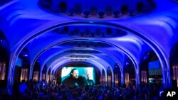 Para penonton menghadiri tayangan perdana serial TV "Game of Thrones" di Moskow, Rusia, 18 July 2017.