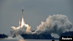일본 남부 다네가시마 우주센터에서 1일 ‘미치비키 2호’ 위성이 H-2A로켓에 실려 발사되고 있다.