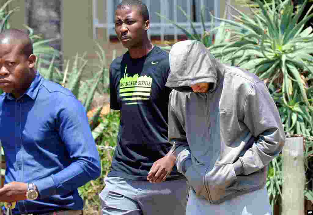 Olympic athlete Oscar Pistorius leaves the Boschkop police station, east of Pretoria, South Africa, February 14, 2013. 