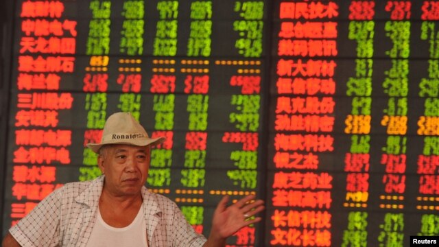 Los mercados accionarios chinos cayeron a sus niveles más bajo en cuatro años.