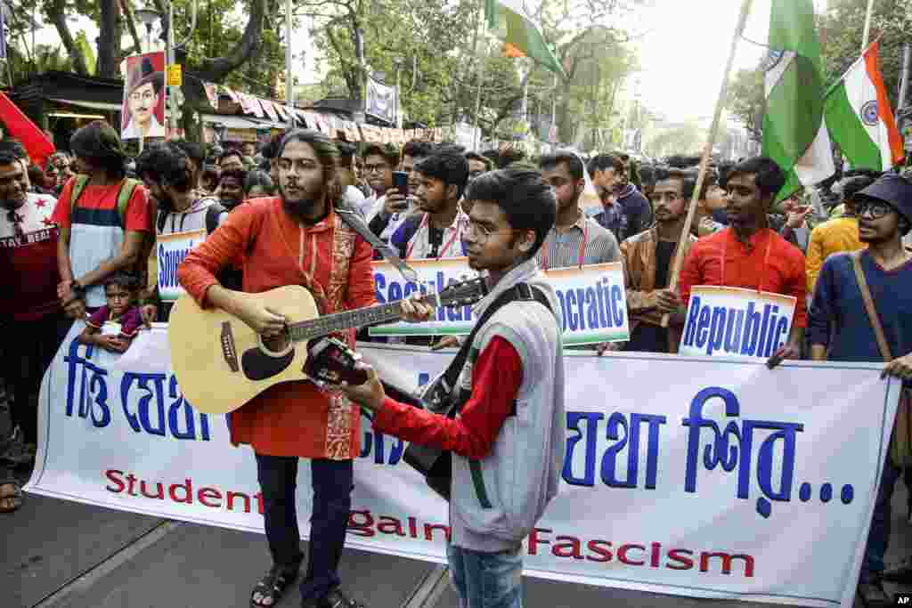 ادامه تظاهرات دانشجویان علیه قانون جدید مهاجرت در کلکته، هندوستان