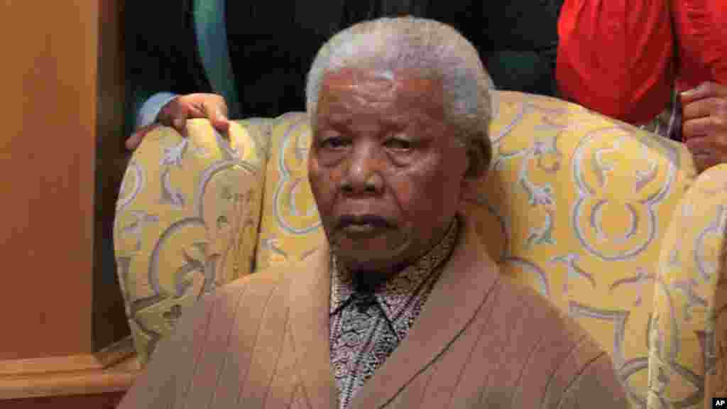 Mandela poses for a photograph after receiving a torch to celebrate the African National Congress&#39; centenary&nbsp; in his home village, Qunu, in rural eastern South Africa, May 30, 2012.