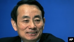 Jiang Jiemin, mantan pemimpin PetroChina Ltd, saat mengumumkan laporan perusahaan tersebut di Hong Kong, 19 Maret 2008 (Foto: dok). Pemerintah China memberhentikan Jiang Jiemin (57 tahun) dari jabatannya sebagai pimpinan komisi pengawasan dan pengaturan asset milik negara atas tuduhan korupsi, Selasa (3/9).