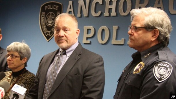 Marlin Ritzman, agente especial a cargo de la oficina del FBI en Anchorage, Alaska, dio una conferencia de prensa este sábado 7 de enero de 2017. Dijo que retuvieron un arma de Esteban Santiago cuando los visitó en noviembre y que la devolvió el mes siguiente.