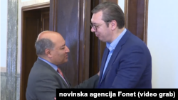 Predsednik EBRD Sum Čakrabarti Namera i predsednik Srbije Aleksandar Vučić, Foto: video grab 