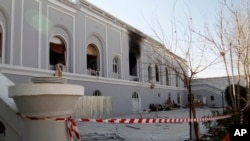 قندہار میں دہشت گرد حملوں کا نشانہ بننے والی عمارت جس میں پانچ غیرملکی سفارت کار ہلاک ہوگئے تھے۔ 11 جنوری 2017