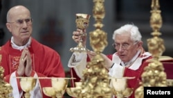 Pope Benedict XVI (R) flanked by Cardinal Tardisio Bertone conducts the holy mass of Pentecost Sunday in Saint Peter's Basilica at the Vatican, May 27, 2012.