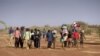 Les membres de l'ethnie Dogon rentrent dans leur village d'origine après l'arrivée des islamistes, à Binta, Mali, 1er février 2013. 