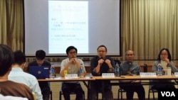 香港論壇談北京人大釋法與香港治治。（美國之音湯惠芸拍攝）
