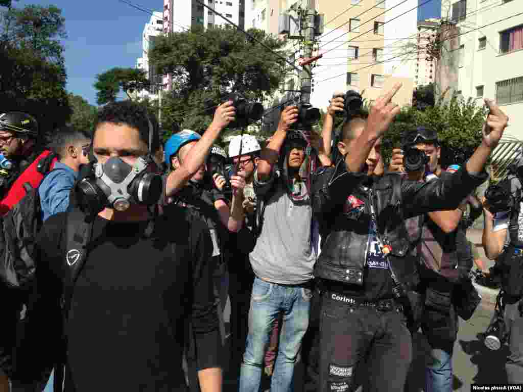 Protestos tornaram-se violentos em São Paulo, Brasil, Junho 12, 2014