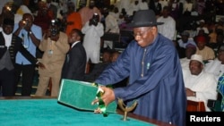 Presiden Nigeria, Goodluck Jonathan meminta parlemen memperpanjang keadaan darurat di tiga negara bagian Nigeria (foto: dok).
