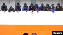 Migrants wait to disembark from Aquarius in the Sicilian harbor of Catania, Italy, May 27, 2018.
