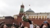 В Москве прошли митинги с белыми лентами и без