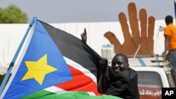 A Sudanese man cheers during a demonstration in support of the referendum on southern independence during a rally organized by the Southern Sudan Referendum Bureau in Juba, 07 Jan 2011.