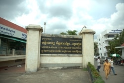 FILE: People walk out of the Soviet Hospital, the only public hospital that has a mental health department in Phnom Penh, Cambodia on October 16, 2018. (Hor Singhuo/VOA Khmer)