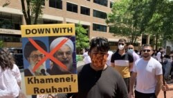 په مظاهره چیانو کې یو شمېر یې ایرانیان و چې د ایران د حکومت د کړنو غندنه یې کوله