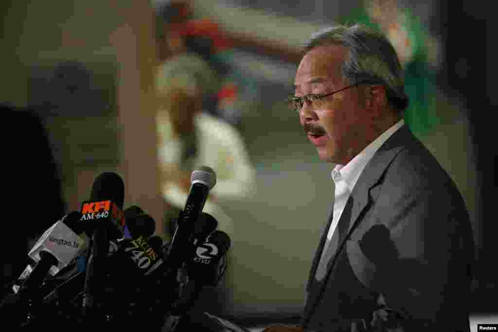 Le maire de San Francisco Ed Lee s'exprimant lors d'une conférence de presse à l'aéroport international de San Francisco le 6 juillet.