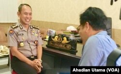 Kabidhumas Polda Papua Kombes Pol. AM. Kamal saat wawancara dengan reporter VOA di Polda Papua di Jayapura, Jumat, 16 Agustus 2019. (Foto: Ahadian Utama/VOA)