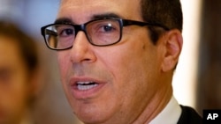 Trump recordó que Mnuchin compró la entidad bancaria IndyMac por 1.600 millones de dólares, "la dirigió muy profesionalmente" y la vendió después por 3.400 millones de dólares, más el rendimiento del capital.