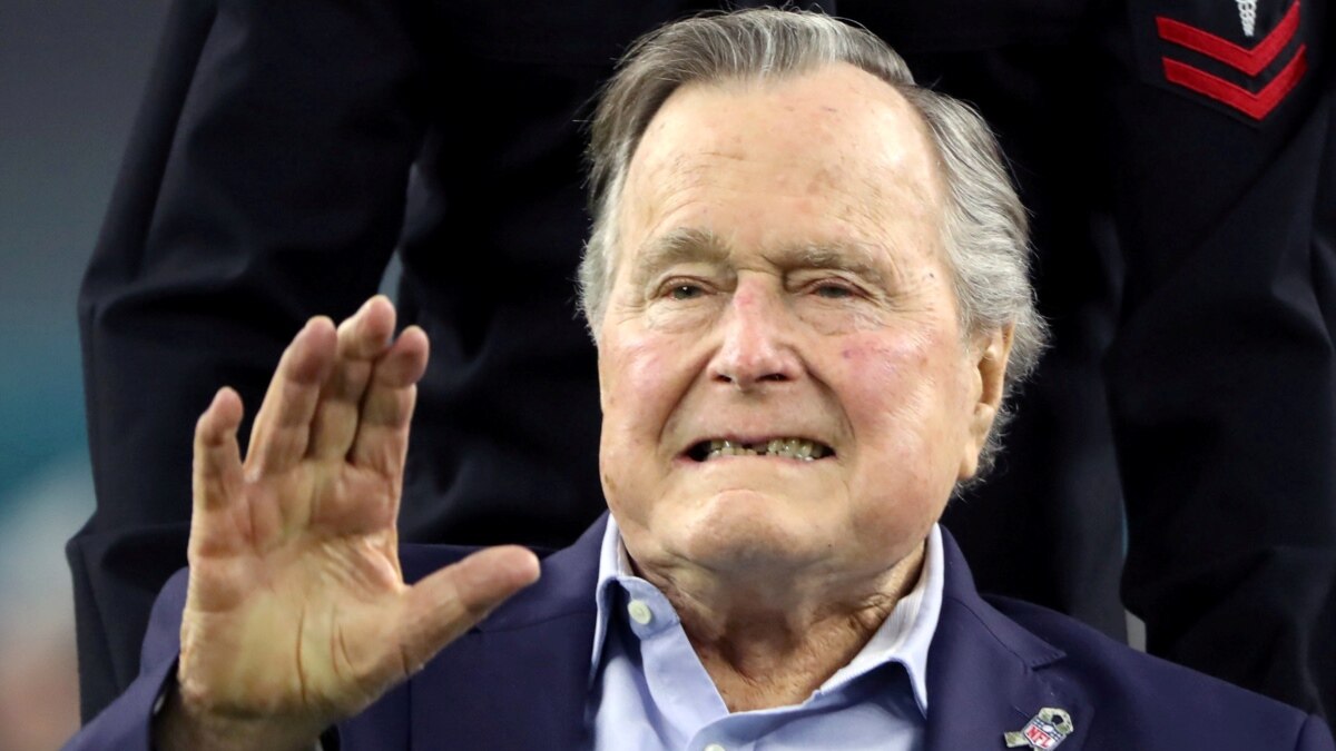 President H.W. Bush, Barbara Bush Perform Coin Flip at Super Bowl LI