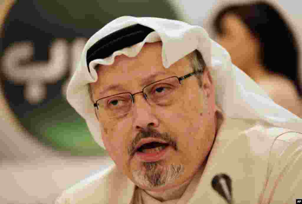 Jamal Khashoggi, periodista saudita asesinado el 2 de octubre del 2018, en el consulado de Arabia Saudita en Estambul, Turquía. Según la Agencia Central de Inteligencia (CIA), la orden de asesinarlo fue dada directamente por el Príncipe Mohammed Bin Salman, de Arabia Saudita. Este ha negado ser el autor intelectural del crimen.