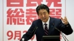 Chuyến thăm Trung Quốc của Thủ tướng Shinzo Abe được xem là một tín hiệu cho thấy mối quan hệ đang ấm dần lên giữa hai đối thủ Châu Á cạnh tranh gay gắt.
