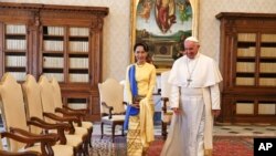 State Counsellor and Union Minister for Foreign Affairs of the Republic of the Union of Myanmar Aung San Suu Kyi, left, walks with Pope Francis on the occasion of their private audience, at the Vatican, Thursday, May 4, 2017. 