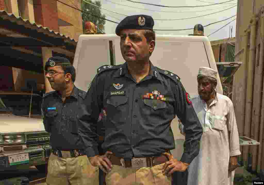 صوبہ خیبر پختونخواہ کے بم ڈسپوزل اسکواڈ یونٹ کے سربراہ اسسٹنٹ انسپکٹر جنرل پولیس شفقت ملک کہتے ہیں کہ دہشت گردی کا خطرہ بڑھا ہے اور ان کی محکمے کی افرادی قوت اور استعداد کار محدود ہیں۔