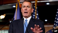 Representantes republicanos como John Boehner no han ocultado su disgusto por la medida de Obama.